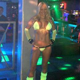 votre Stripteaseuse Cristale sur Paris